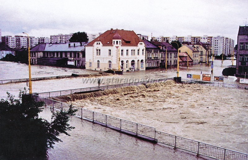 1997 (29).jpg - Povodně 1997 - Most na ratibořské ulici